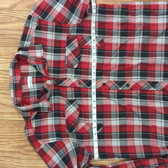 Red, black & white plaid button-down roll-tab sleeve gorpcore shirt, Columbia L - Picture 2 of 5